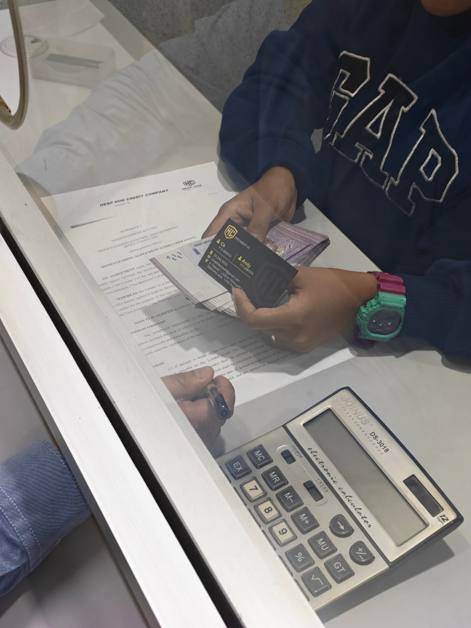Urusan pinjaman tunai di pejabat Heap Hoe Credit Company