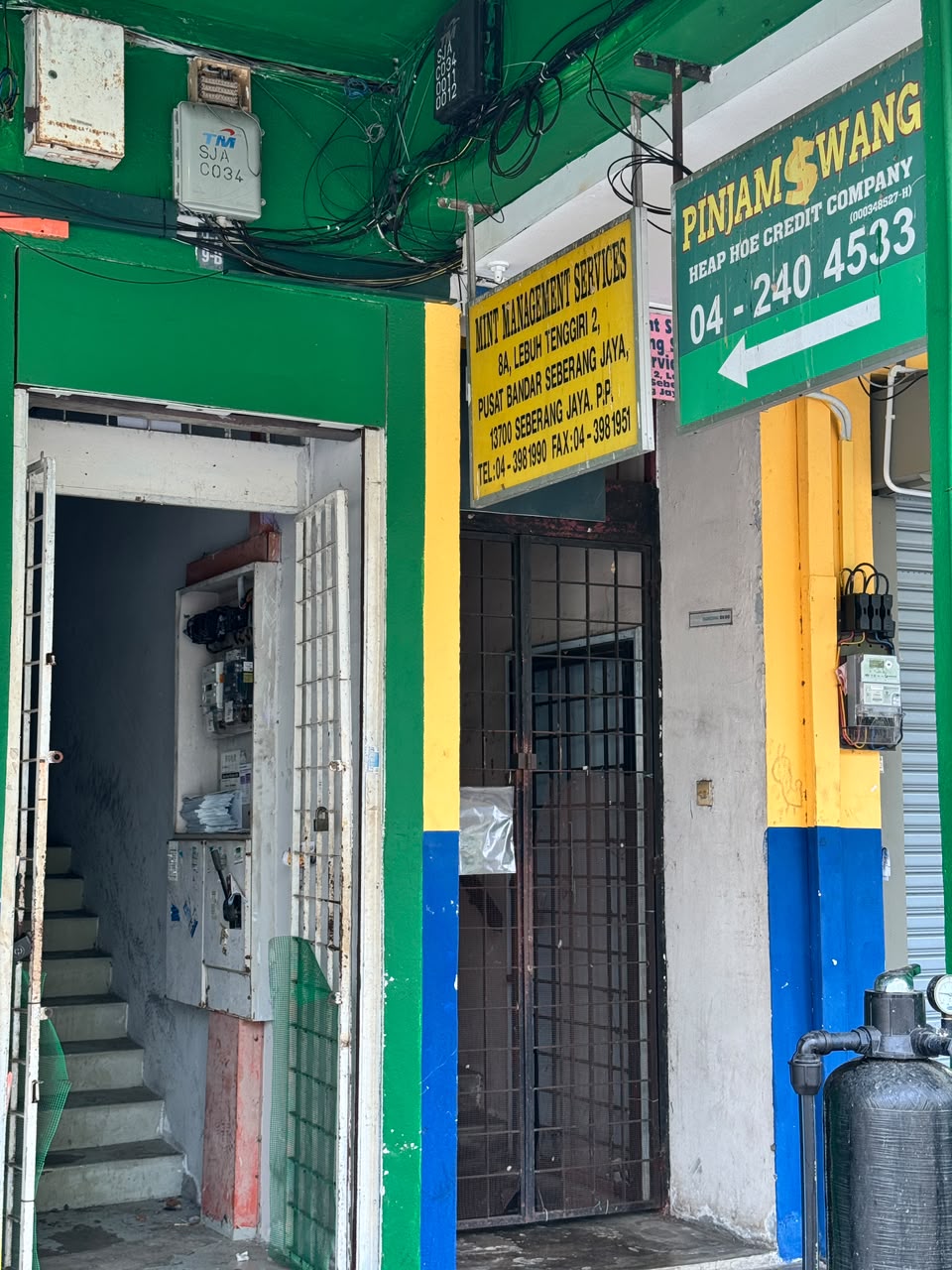 Papan tanda arah ke pejabat Heap Hoe Credit Company di Seberang Jaya