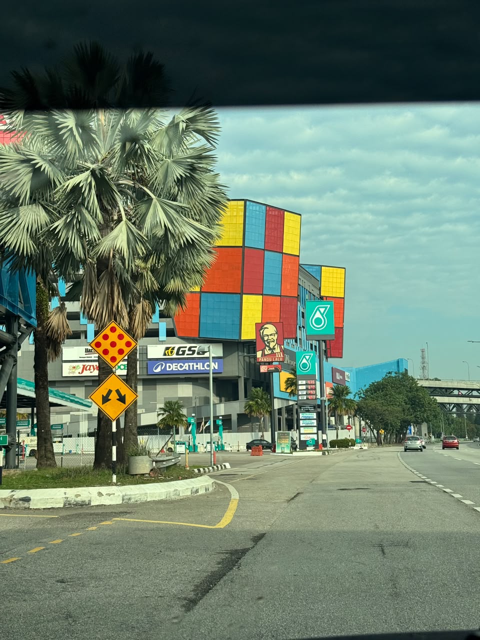 Mercu tanda Sunway Carnival berhampiran pejabat Heap Hoe Credit Company di Seberang Jaya